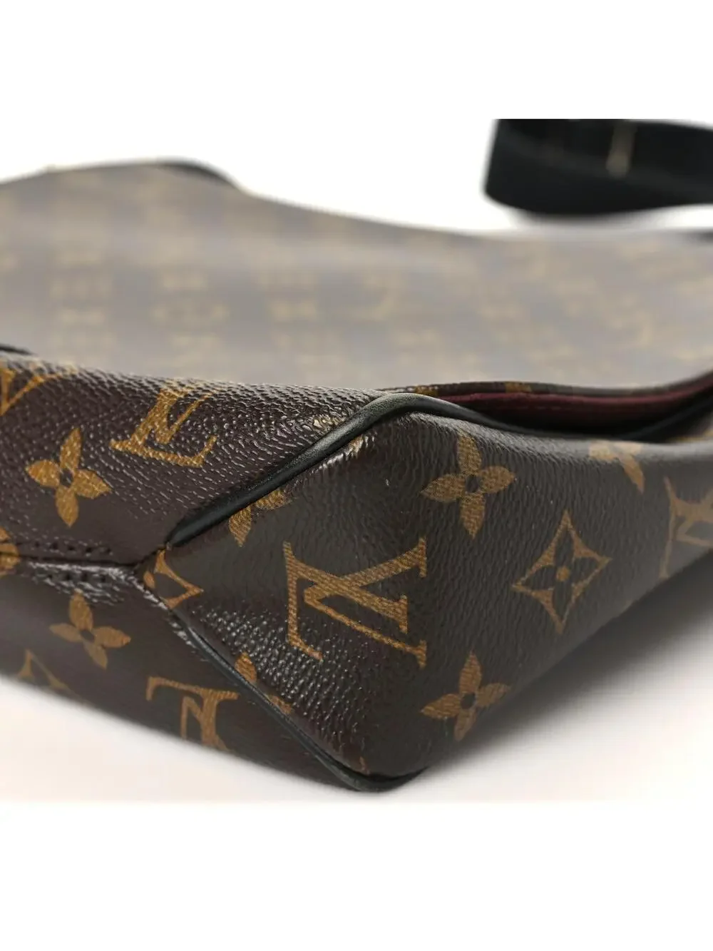 Louis Vuitton discover timeless